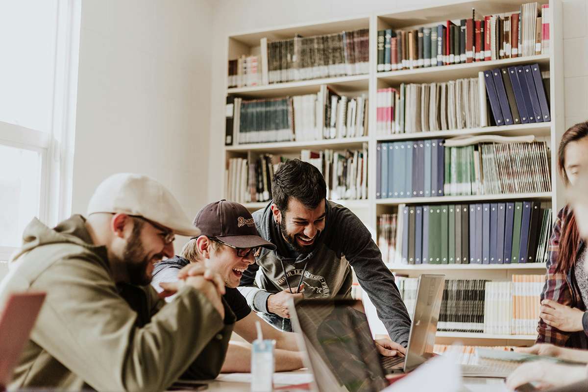 Jungunternehmer entwickeln Geschäftsstrategie